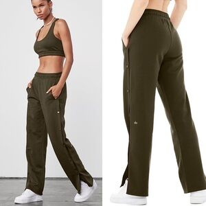 ALO Yoga Courtside Tearaway Snap Pant Dark‎ Olive Green Size Small
